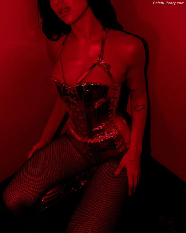 Dua Lipa photo 8 of 7804