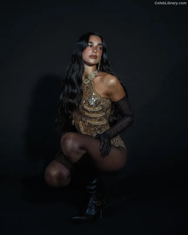 Dua Lipa photo 1 of 7804
