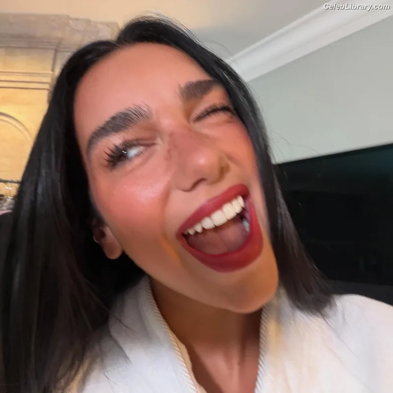 Dua Lipa photo 10 of 7804