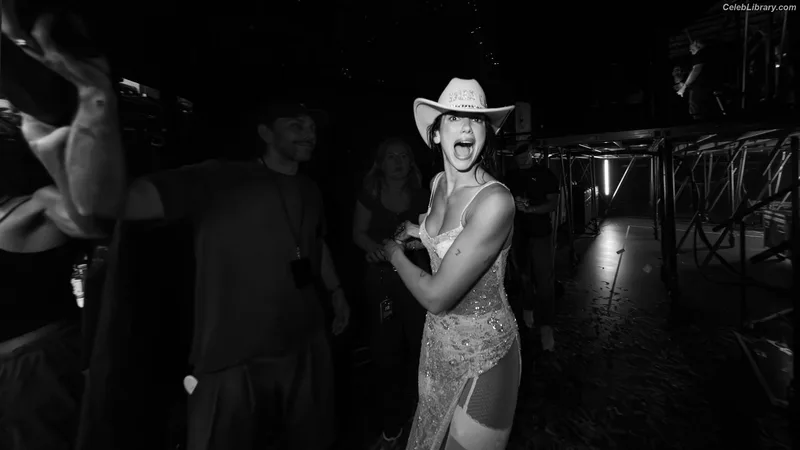 Dua Lipa photo 23 of 7804