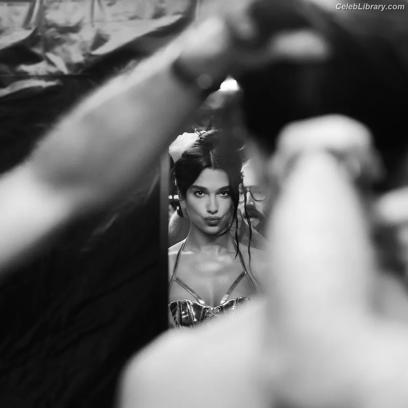 Dua Lipa photo 10 of 7804