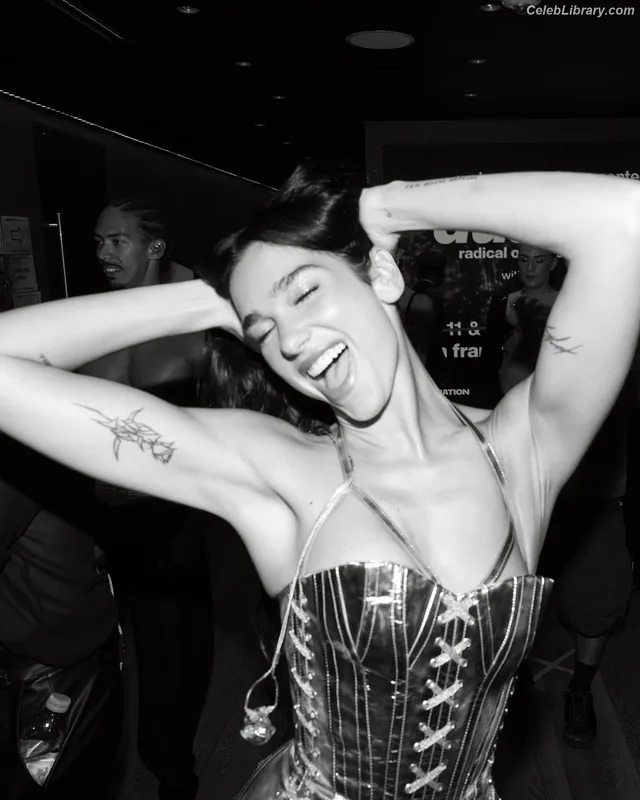 Dua Lipa photo 16 of 7804