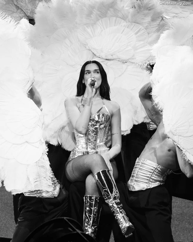 Dua Lipa photo 17 of 7804