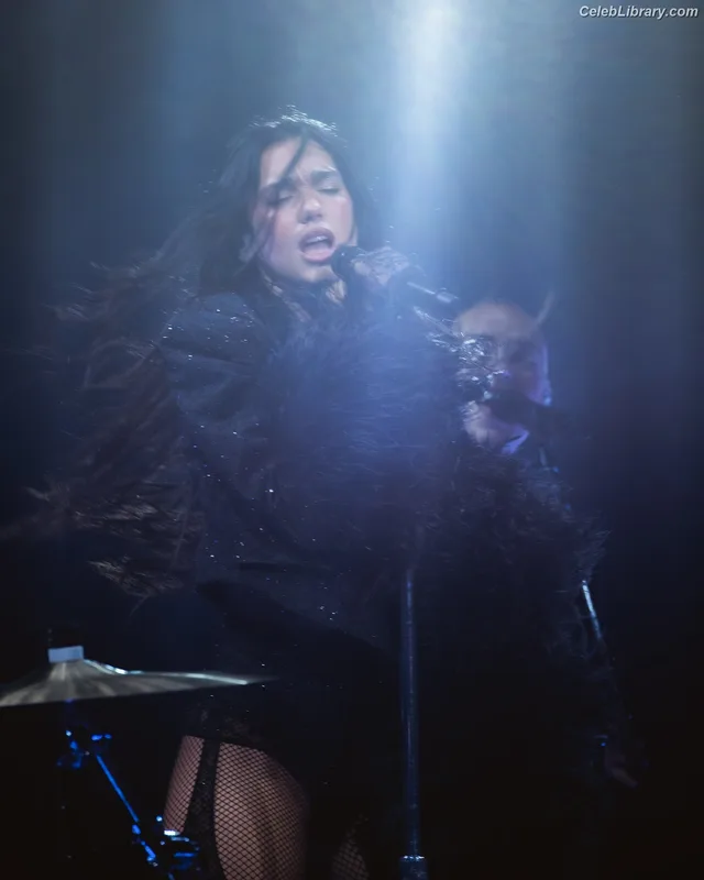 Dua Lipa photo 21 of 7804