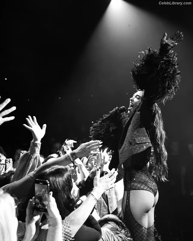 Dua Lipa photo 2 of 7804