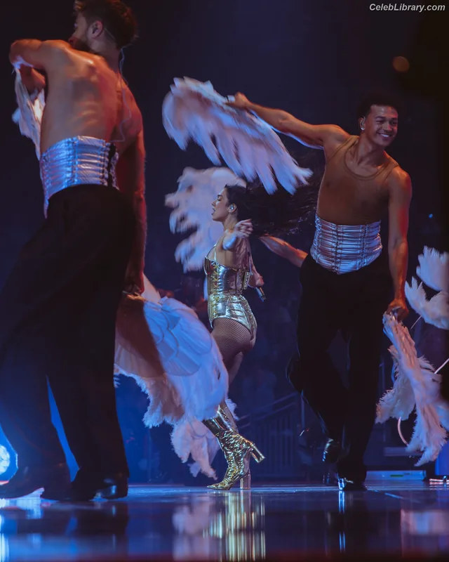 Dua Lipa photo 3 of 7804