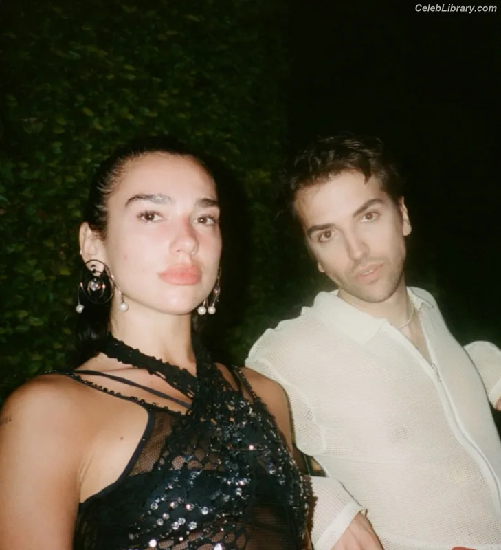 Dua Lipa photo 1 of 7804