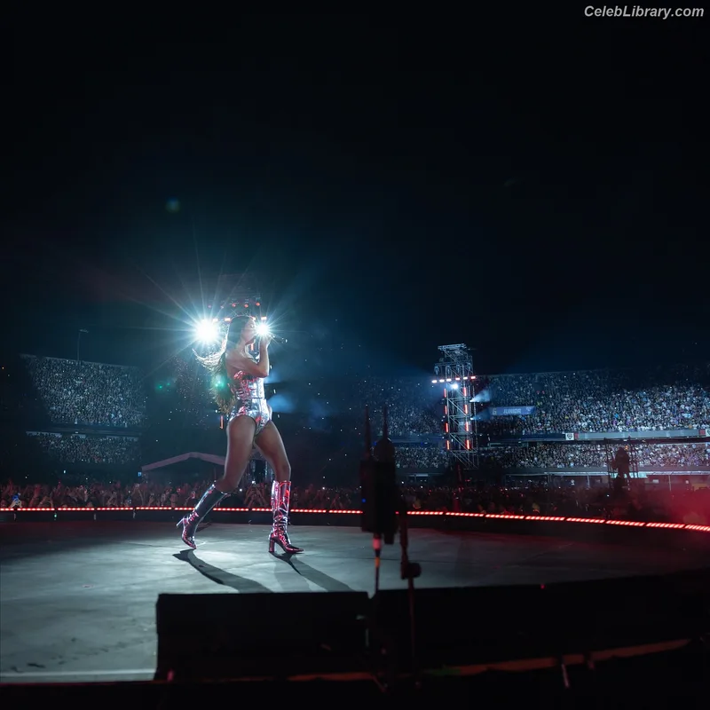 Dua Lipa photo 20 of 7804
