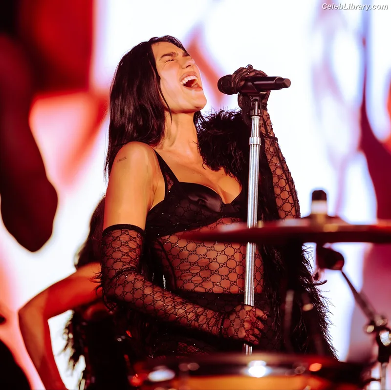 Dua Lipa photo 23 of 7804