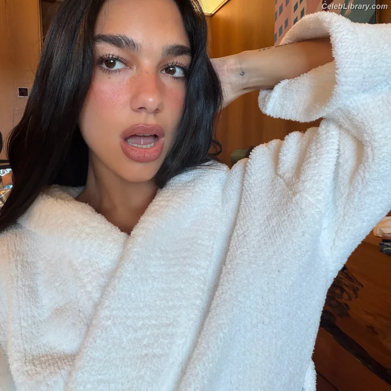 Dua Lipa photo 4 of 7804