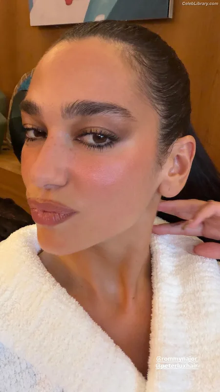 Dua Lipa photo 7 of 7804