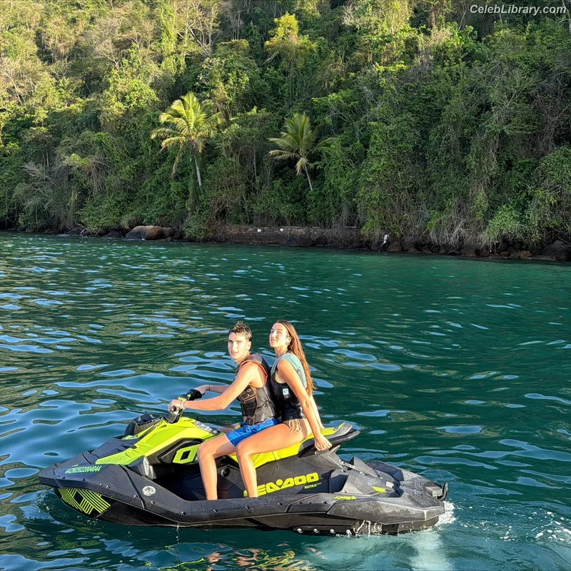Dua Lipa photo 9 of 7804