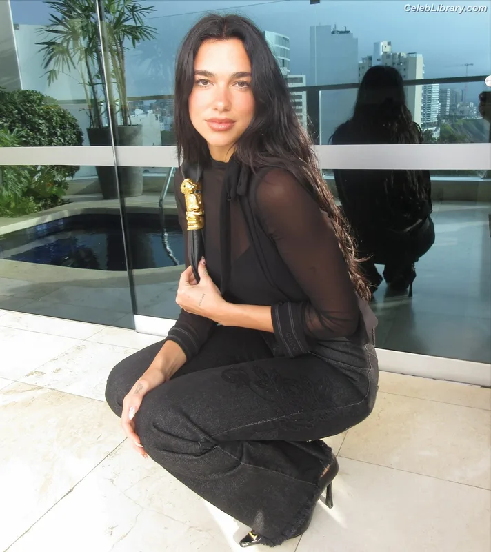 Dua Lipa photo 13 of 7804