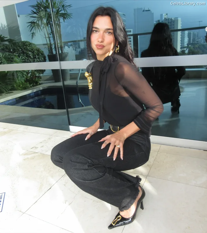 Dua Lipa photo 14 of 7804
