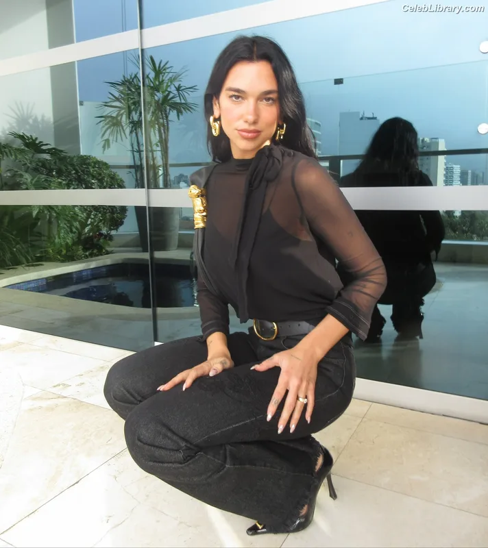 Dua Lipa photo 19 of 7804