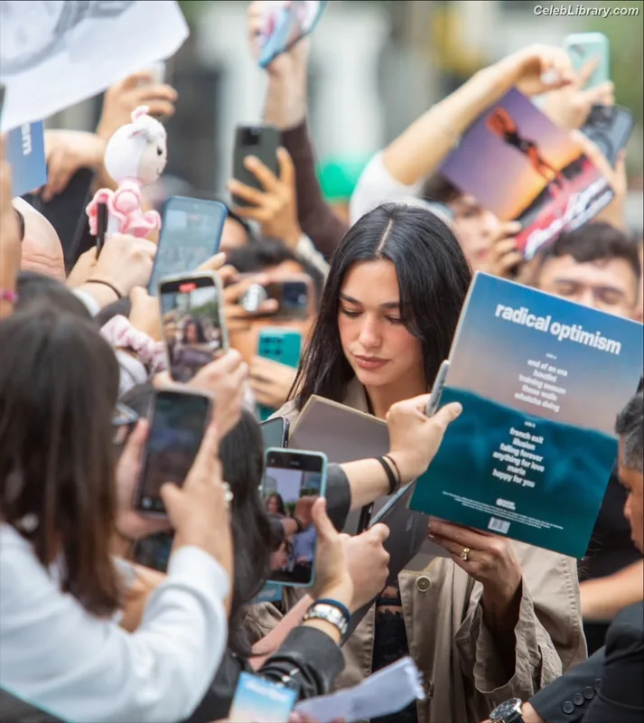 Dua Lipa photo 20 of 7804