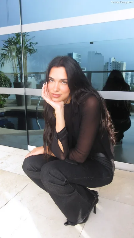 Dua Lipa photo 22 of 7804