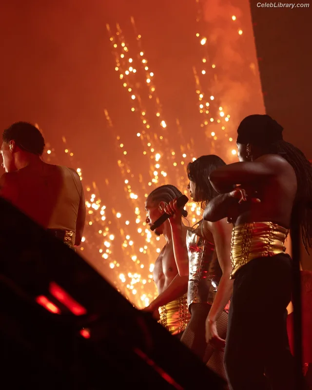 Dua Lipa photo 9 of 7804