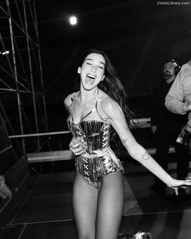 Dua Lipa photo 11 of 7804