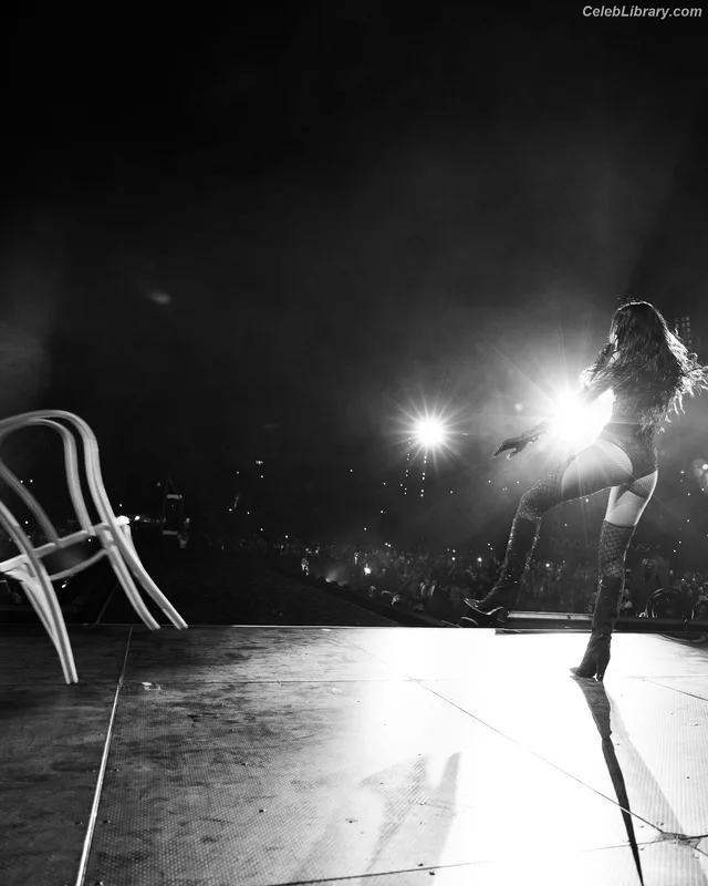 Dua Lipa photo 13 of 7804