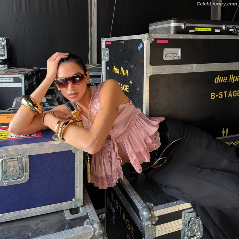 Dua Lipa photo 21 of 7804