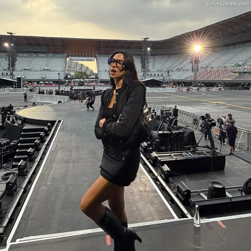 Dua Lipa photo 2 of 7804