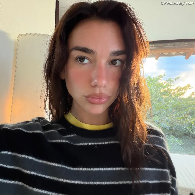 Dua Lipa photo 3 of 7804