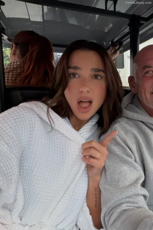 Dua Lipa photo 8 of 7804