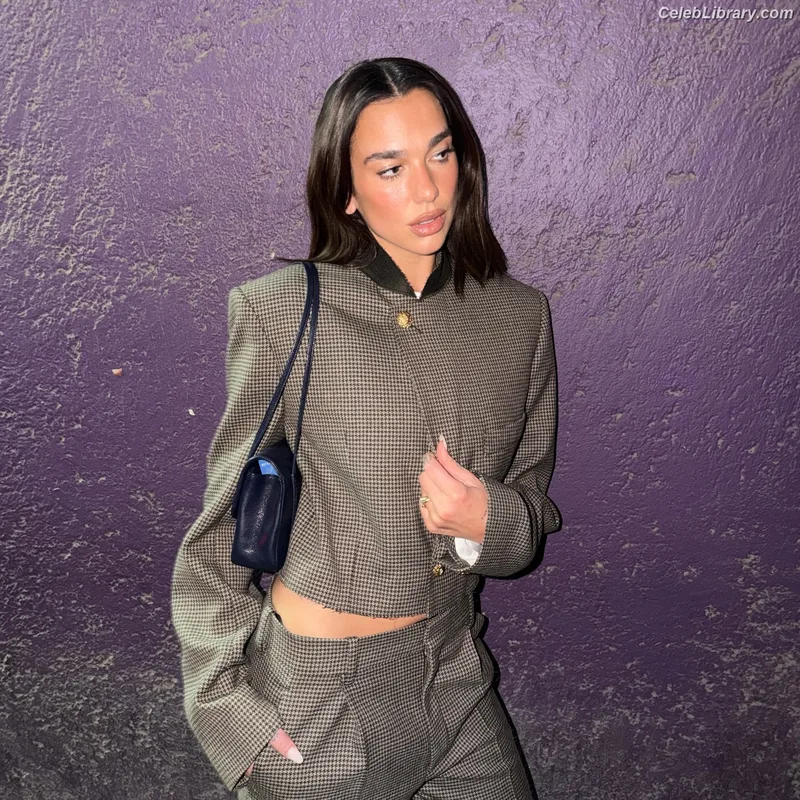 Dua Lipa photo 10 of 7804