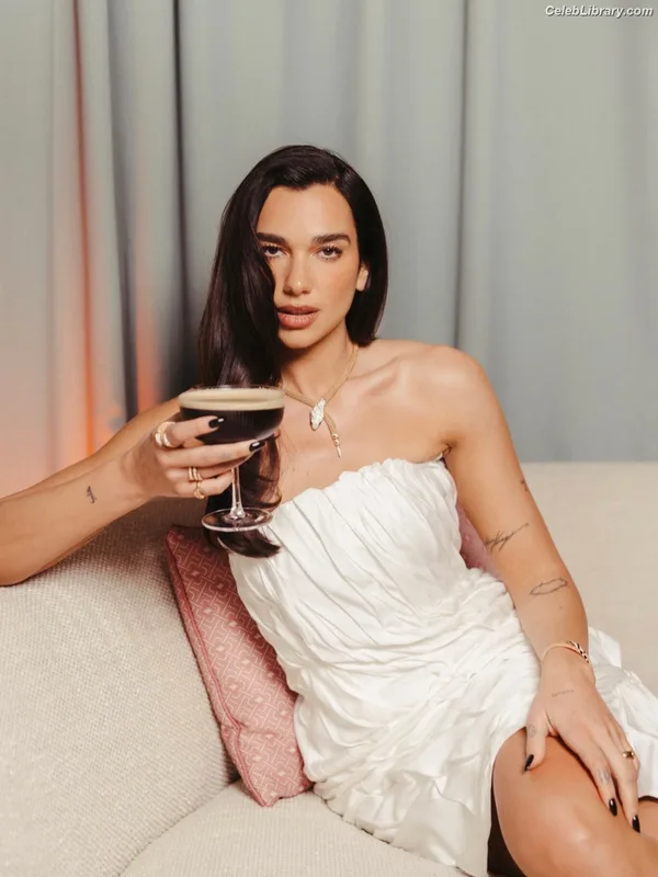 Dua Lipa photo 21 of 7804