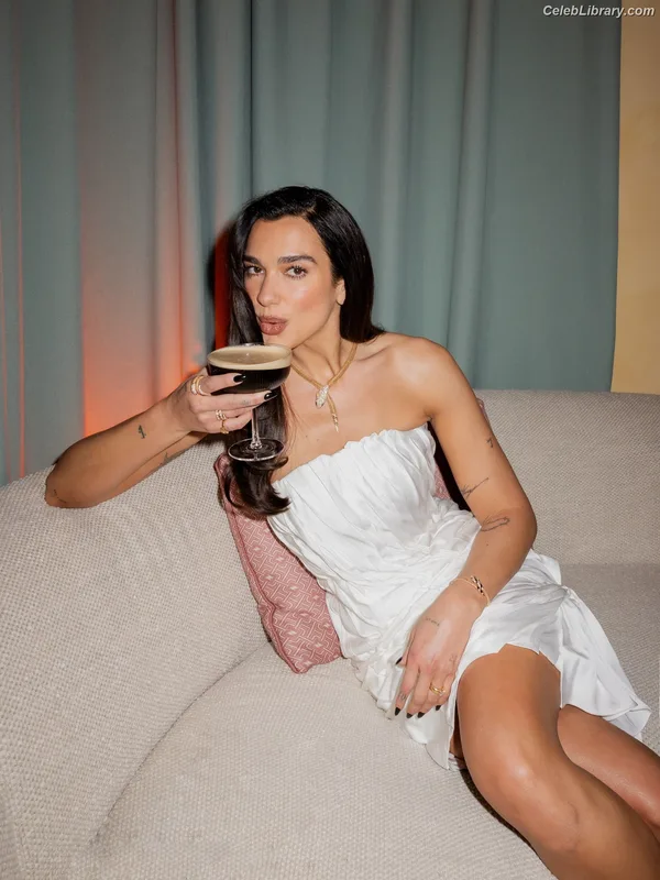 Dua Lipa photo 7 of 7804