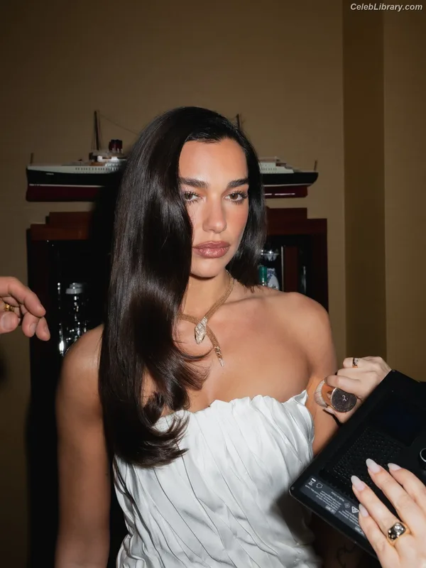 Dua Lipa photo 12 of 7804