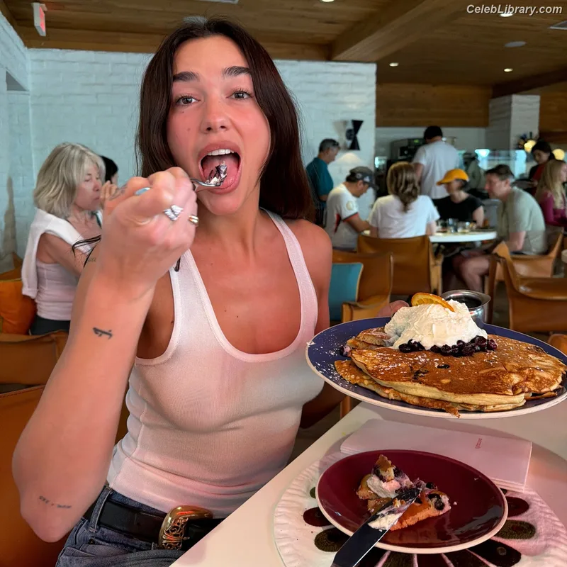 Dua Lipa photo 19 of 7804