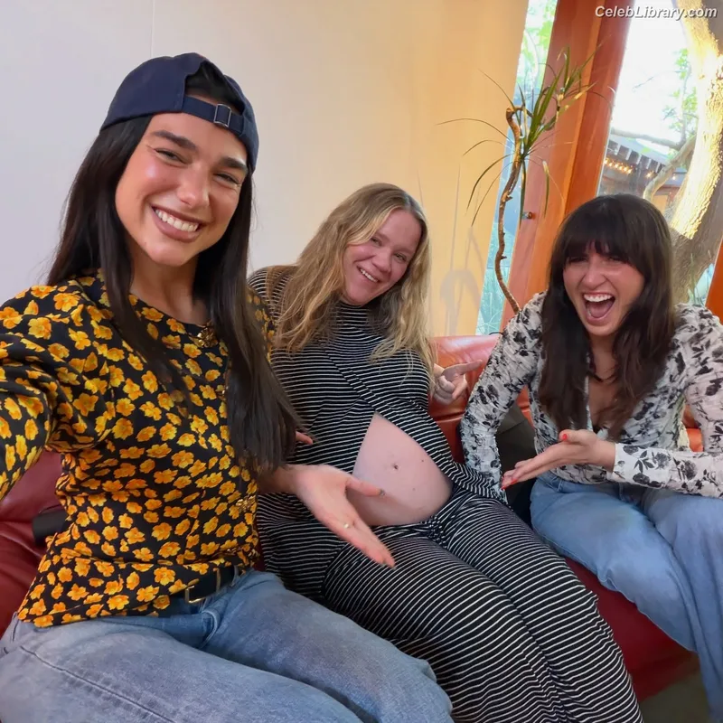 Dua Lipa photo 21 of 7804