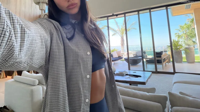 Dua Lipa photo 2 of 7804