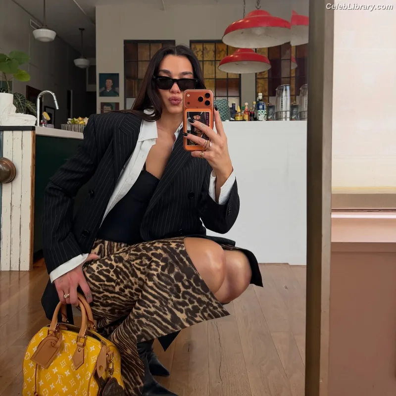 Dua Lipa photo 11 of 7804
