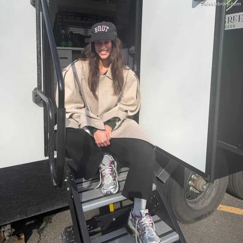 Dua Lipa photo 12 of 7804