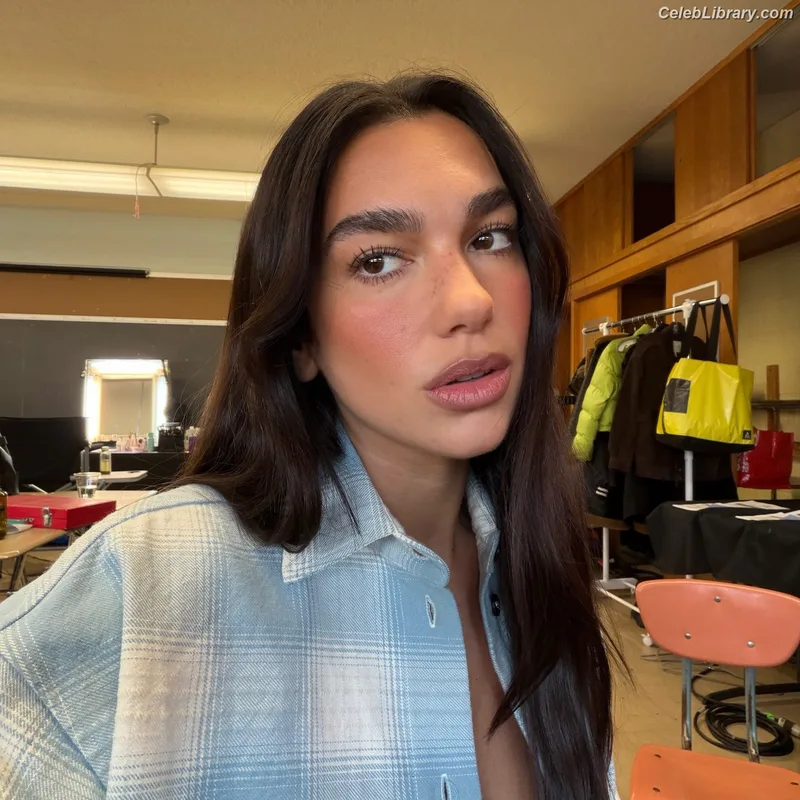 Dua Lipa photo 13 of 7804