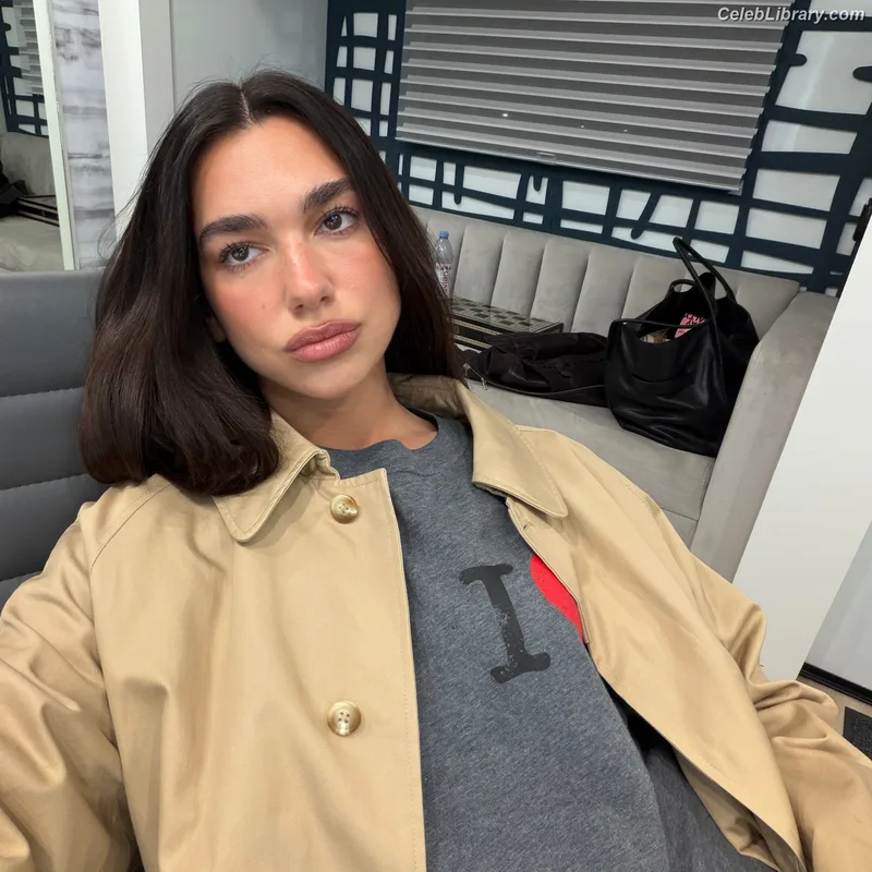 Dua Lipa photo 14 of 7804