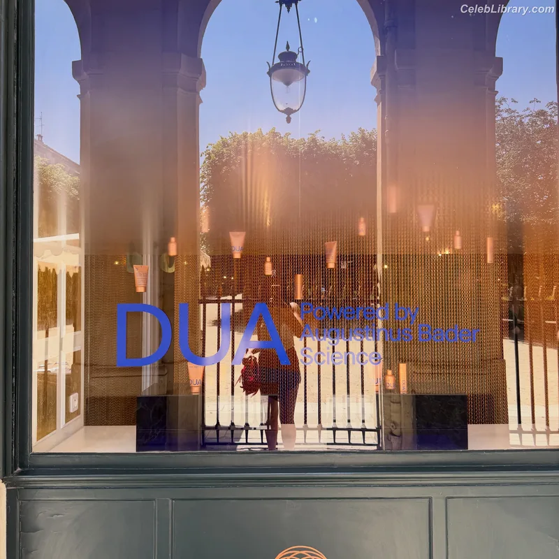Dua Lipa photo 2 of 7804