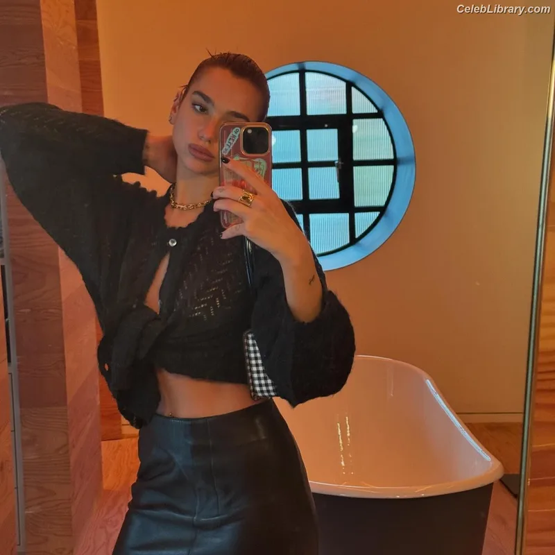 Dua Lipa photo 8 of 7804