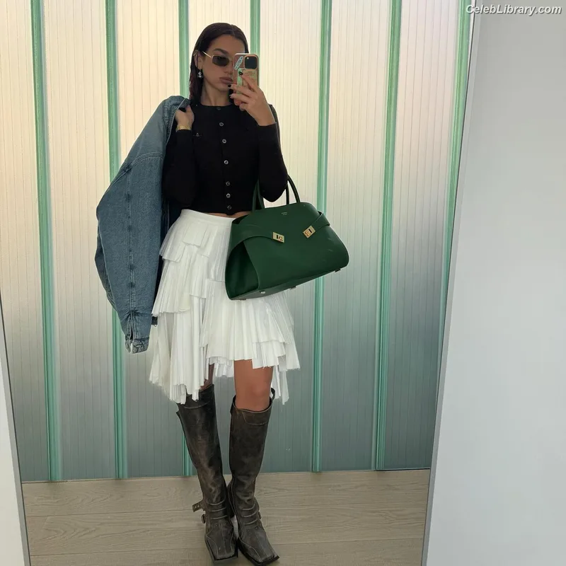 Dua Lipa photo 11 of 7804