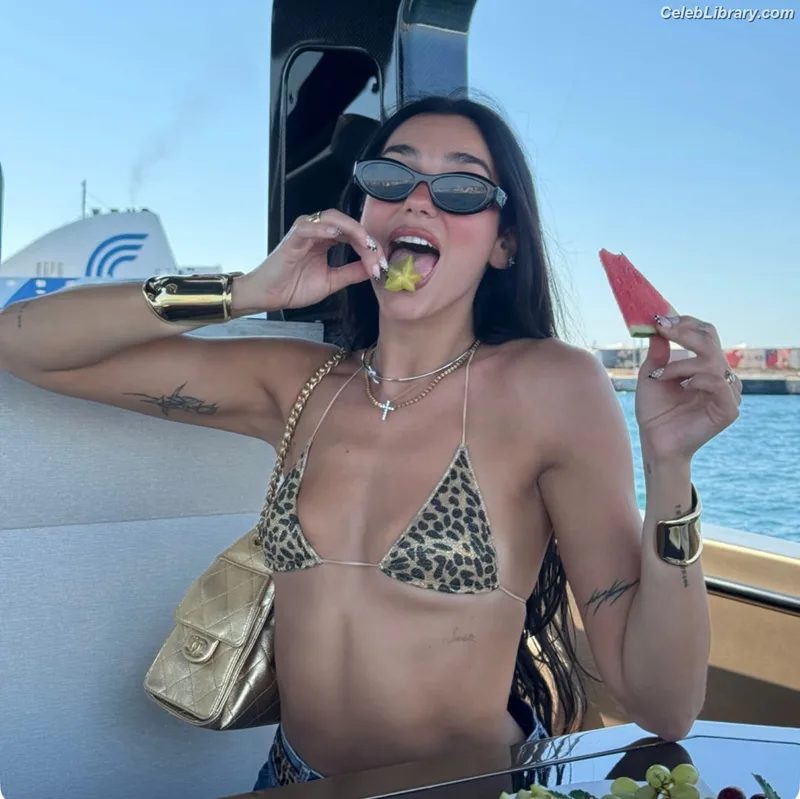 Dua Lipa photo 8 of 7804