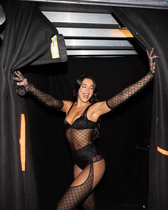 Dua Lipa photo 10 of 7804