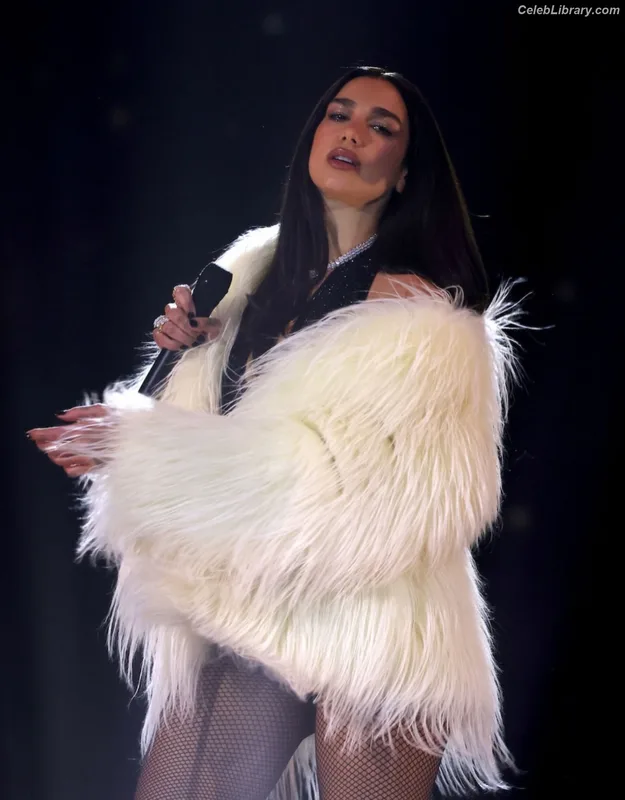 Dua Lipa photo 3 of 7804