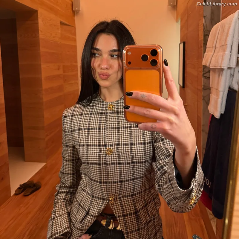 Dua Lipa photo 4 of 7804