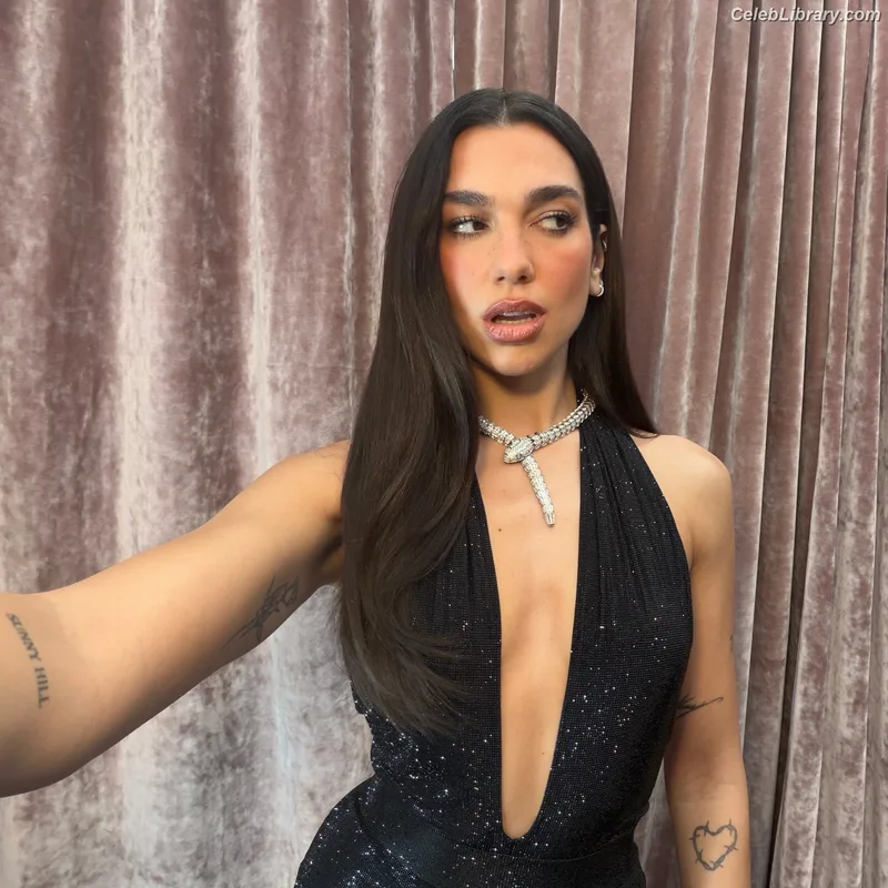 Dua Lipa photo 7 of 7804