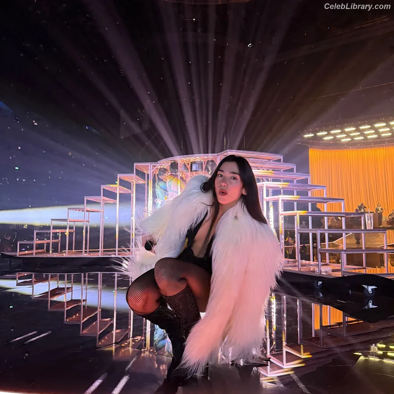 Dua Lipa photo 15 of 7804