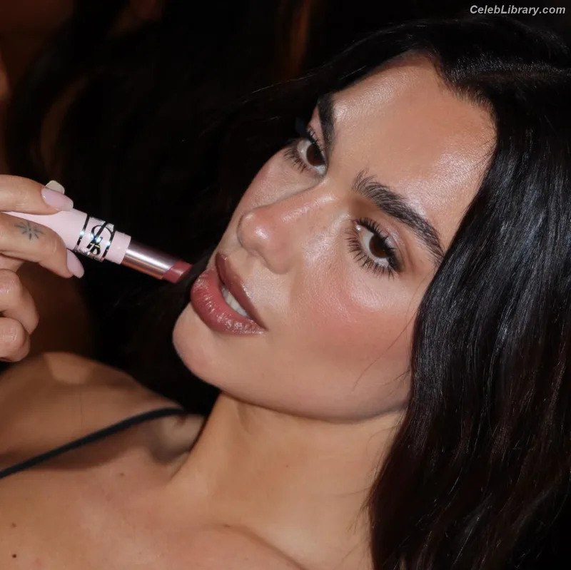 Dua Lipa photo 2 of 7804