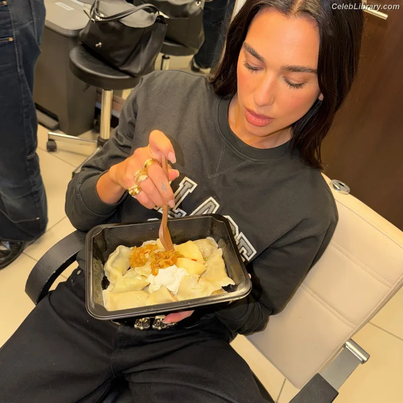 Dua Lipa photo 4 of 7804